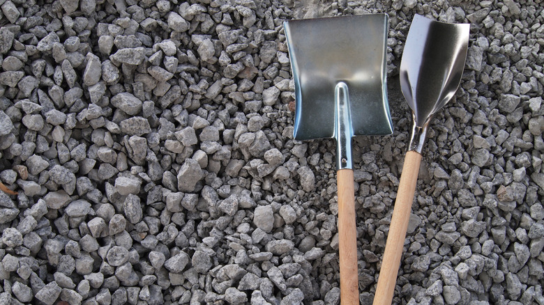 Raking tools for level ground