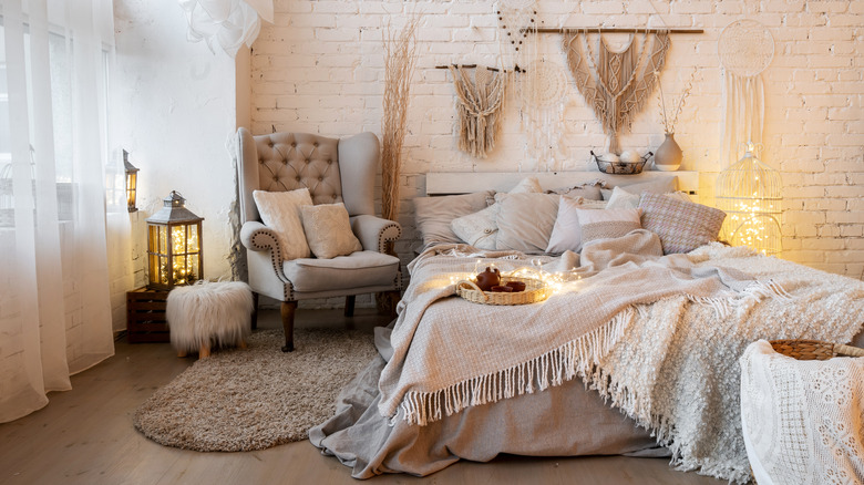 boho chic interior decor bedroom