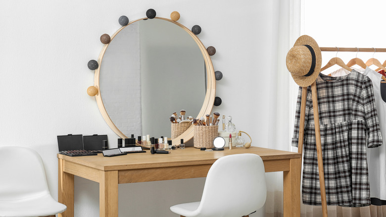 makeup desk with mirror