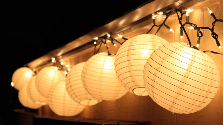 string lights with lanterns