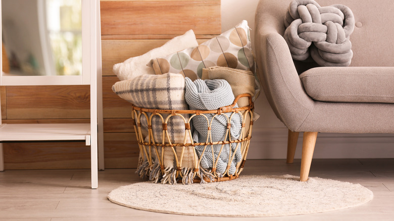 basket with blankets