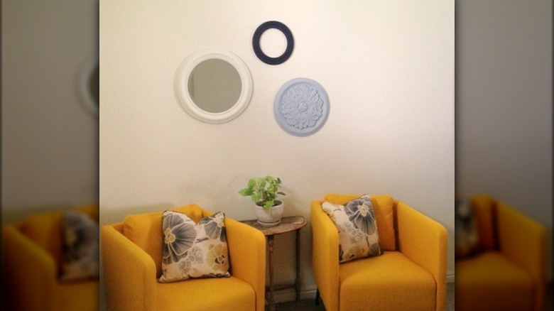 medallion wall display with mirrors