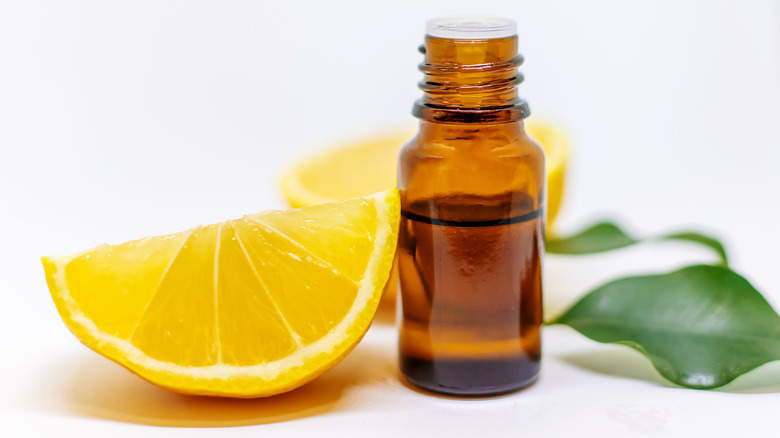 5 Ways to Use Lemon Oil for Cleaning