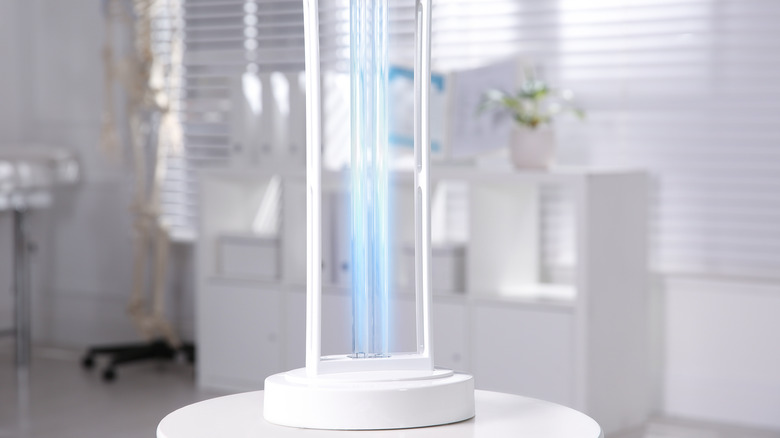 UV disinfecting light