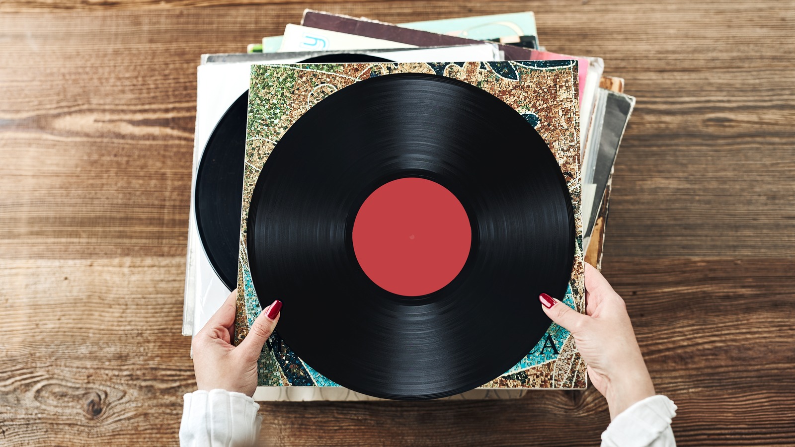 How To Use Vinyl Albums As Art So You Can Spotlight Your Favorite ...
