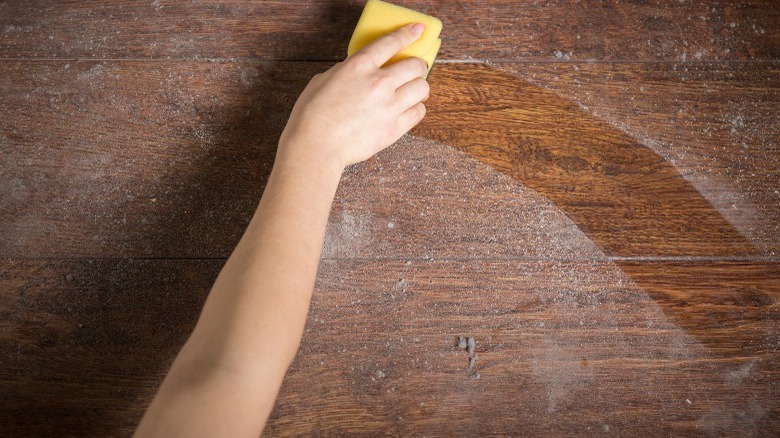 Cleaning dust from wood furniture 