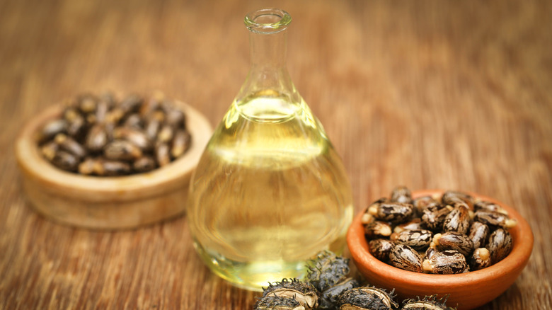 Castor oil and beans 