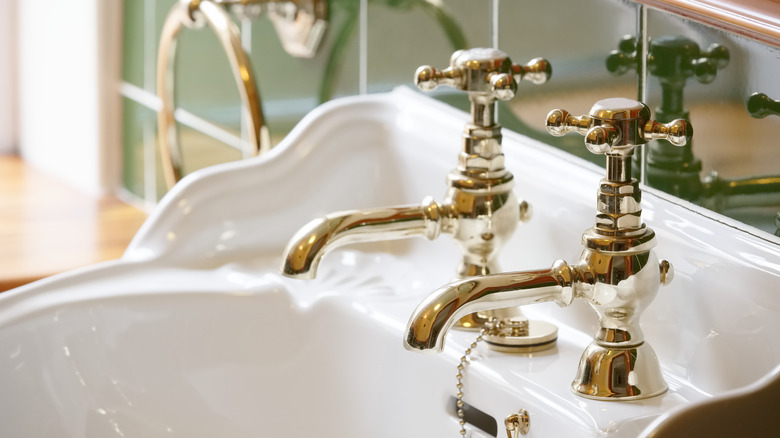 brass sink fixtures