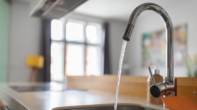 sink with running water