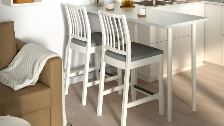 White EKEDALEN stools with gray seats