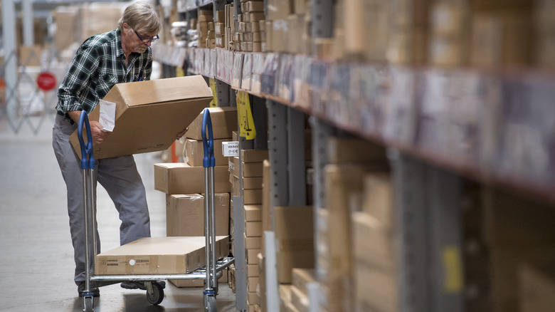 man loading ikea cart