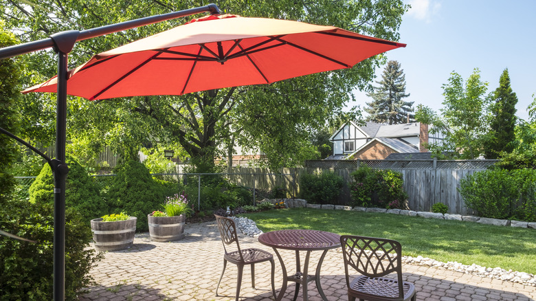 cantilever patio umbrella