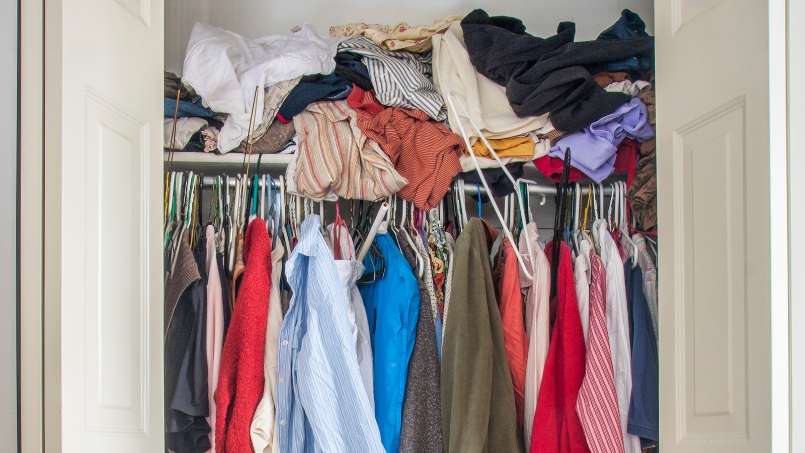 Increase Closet Space And Organization With This Simple Zip Tie Hack