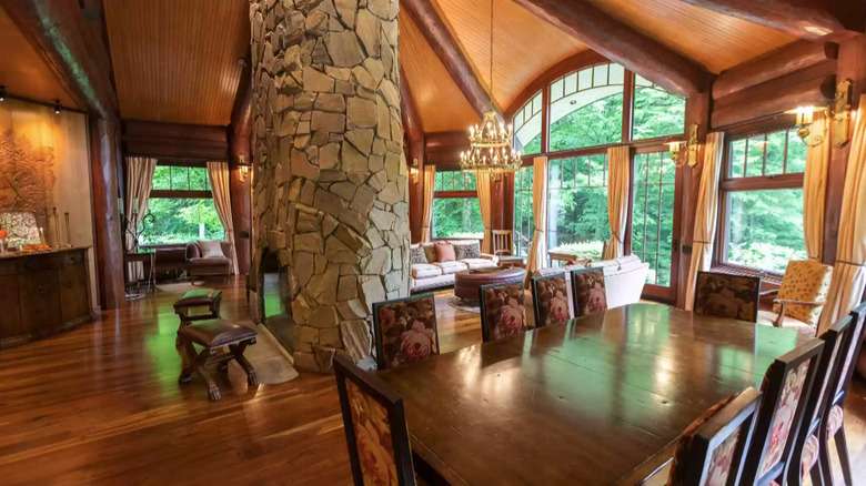 Luxurious cabin dining room