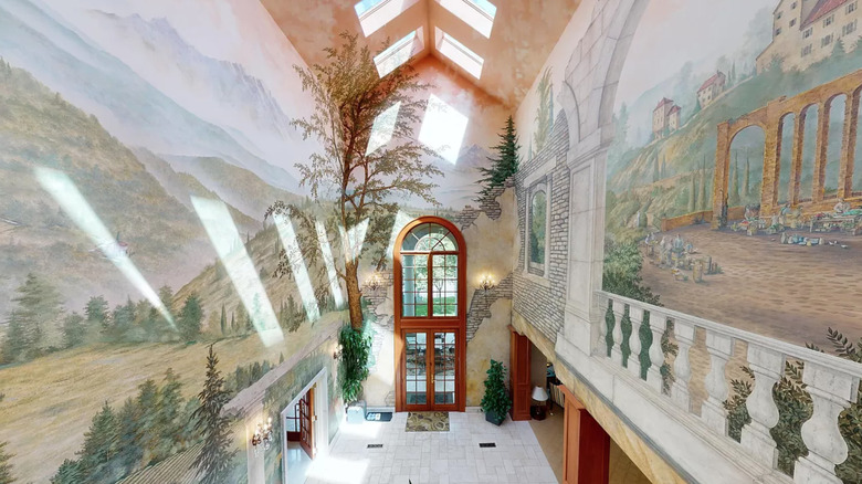 mural walls in Ohio mansion