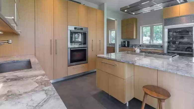 retro warm toned kitchen