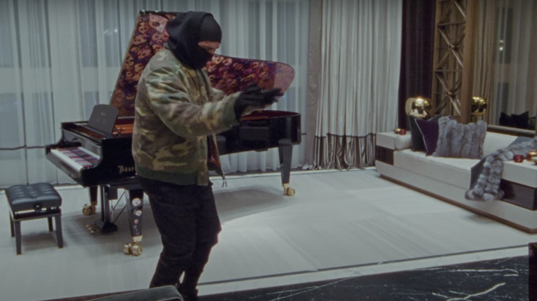 Drake dancing in his great room