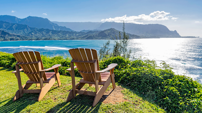 Hanalei Bay beachfront mountains