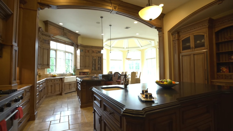 Large classic kitchen