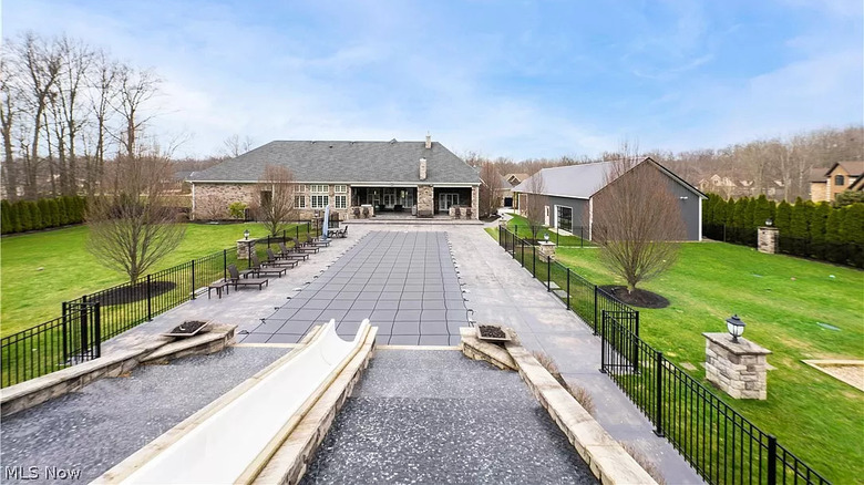 covered pool at Ohio property