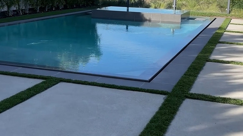 Zero edge swimming pool