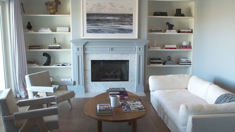 sitting room in bedroom