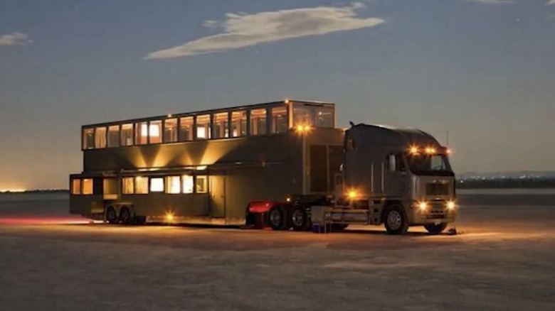 Will Smith's RV with lights