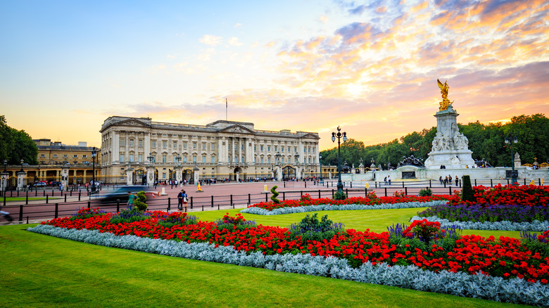 Buckingham Palace at sunset