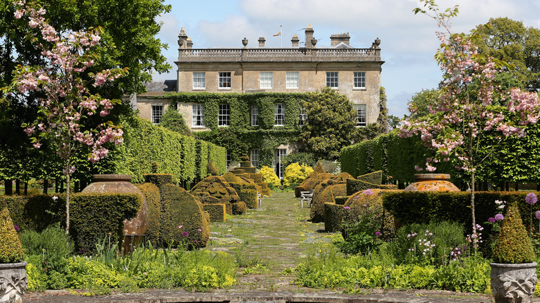 Highgrove House exterior gardens