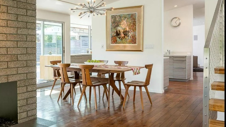 dining room adjacent to kitchen