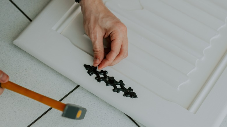 Installing surface mounted lock keyhole plate