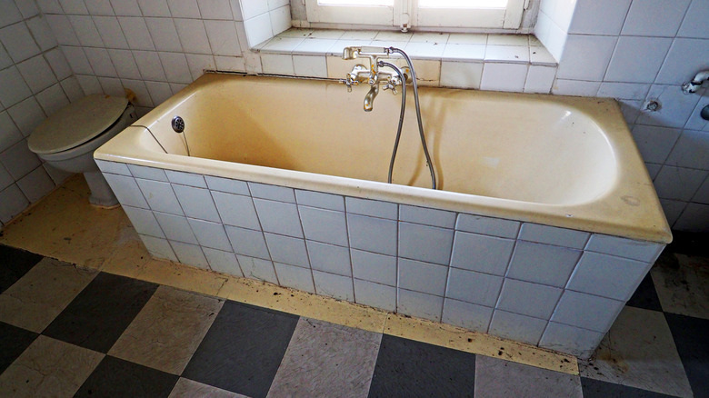 Old bathtub needing updating