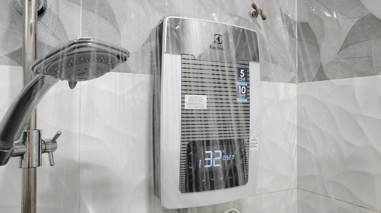 The Electrolux rain shower with panel touch technology