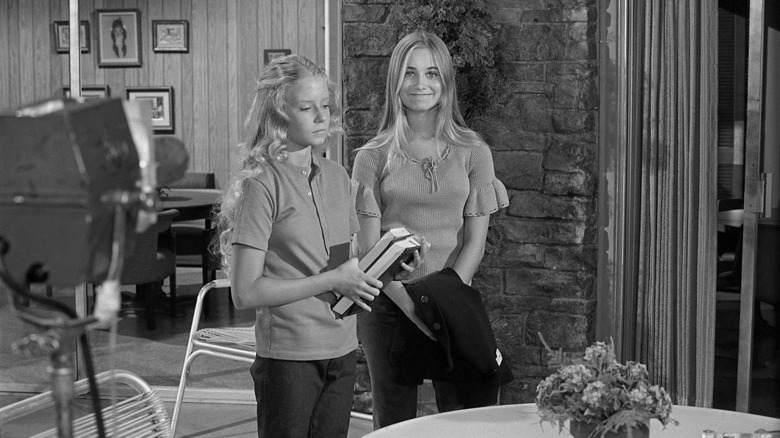 Two actors on set for The Brady Bunch