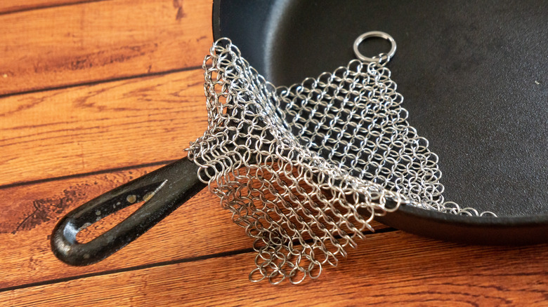 Chain mail scrubber 