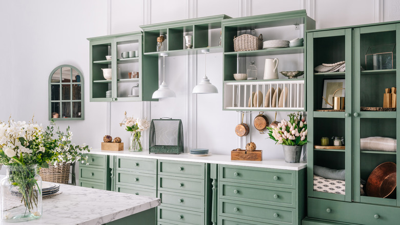 Green kitchen with open shelves