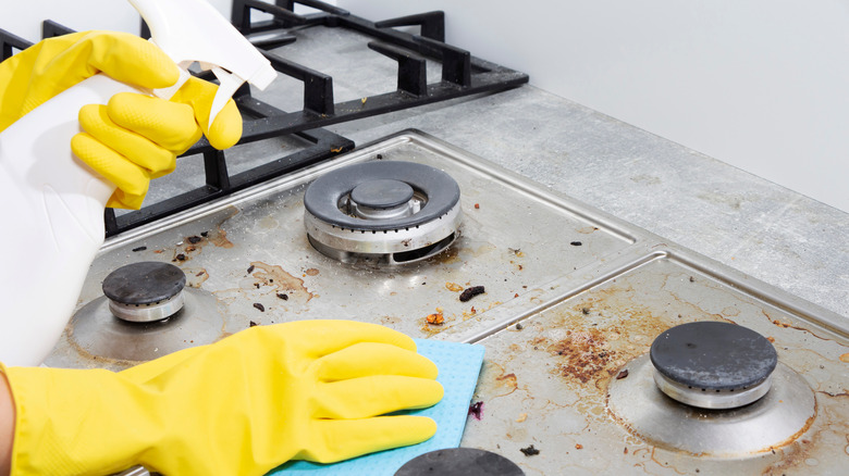 cleaning the oven