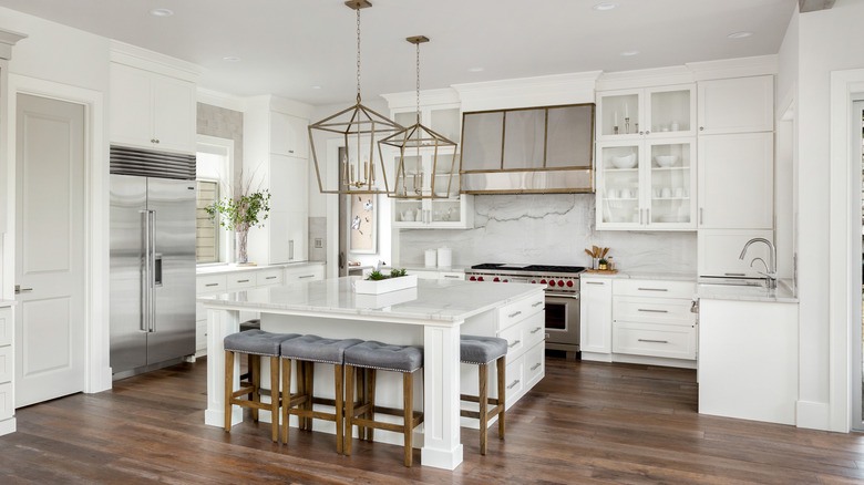 White kitchen cabinets