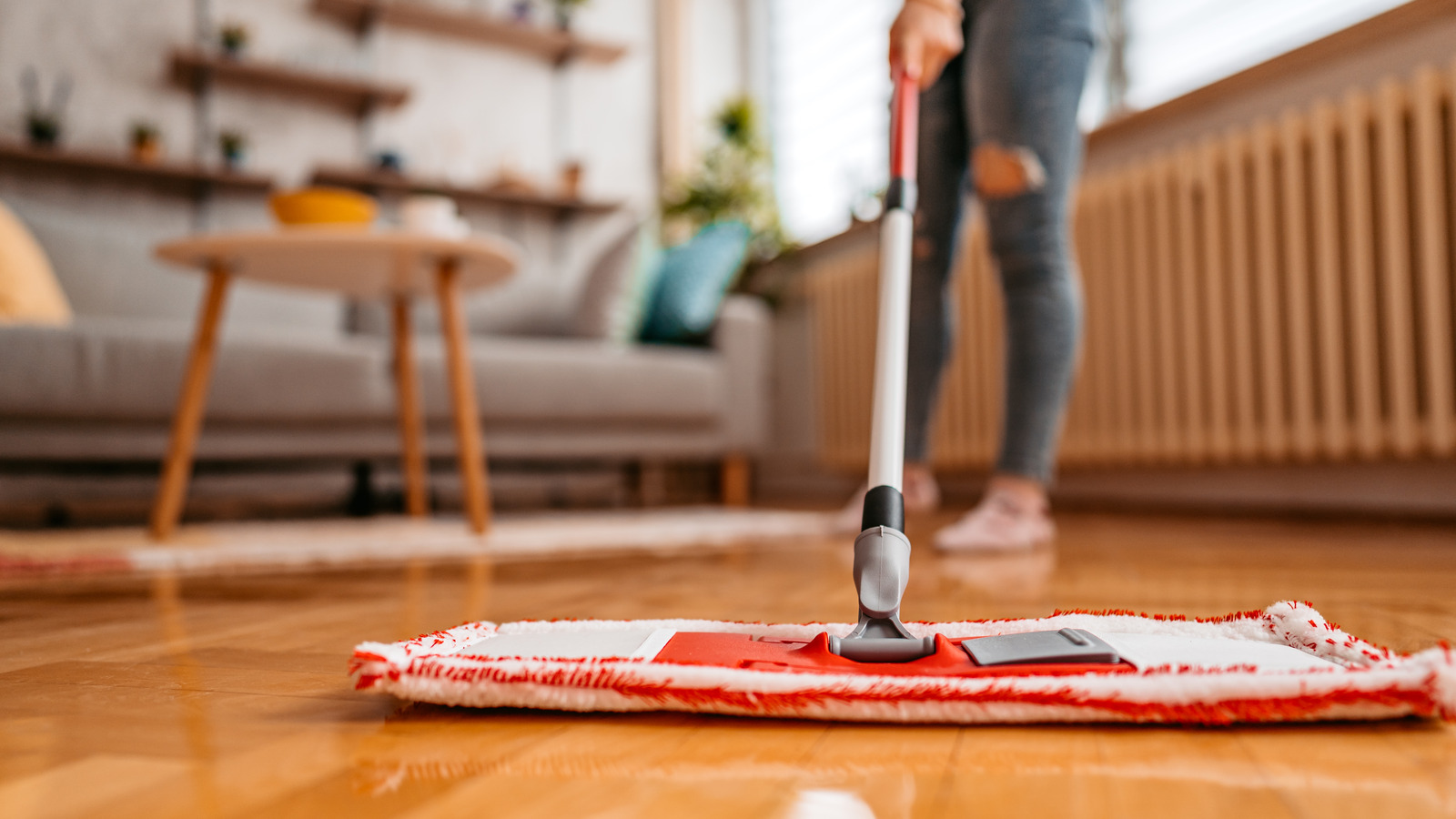 is-vinegar-safe-to-use-when-cleaning-hardwood-floors