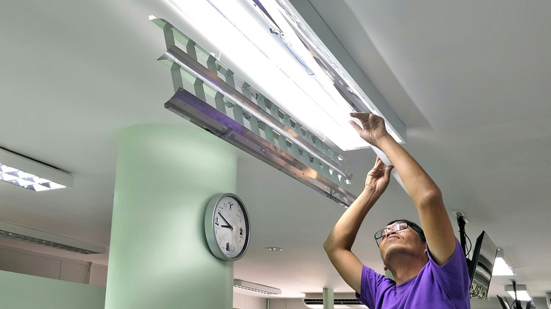 fluorescent lights in ceiling