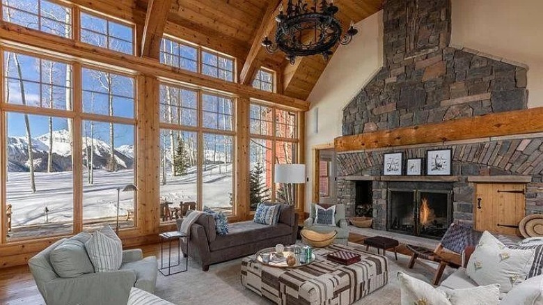 Large craftsman living room