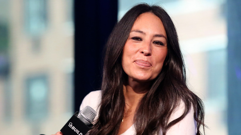 joanna gaines holding microphone