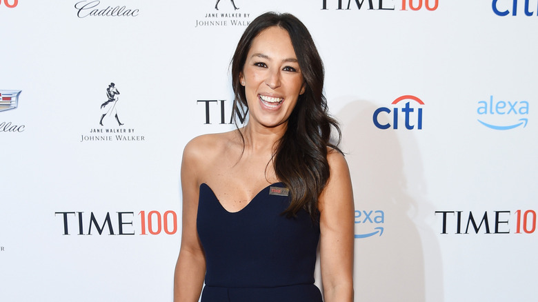 joanna gaines laughing on red carpet