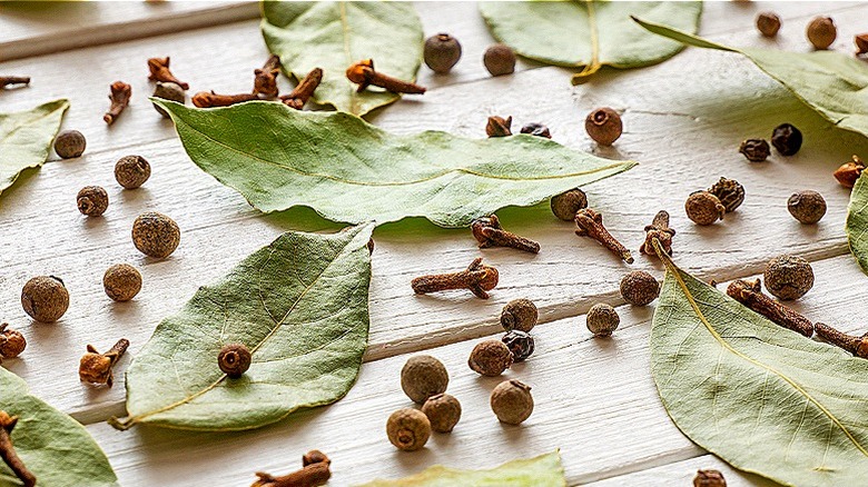 Cloves and bay leaves