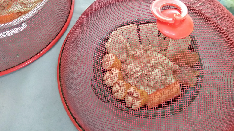 Food under mesh cover