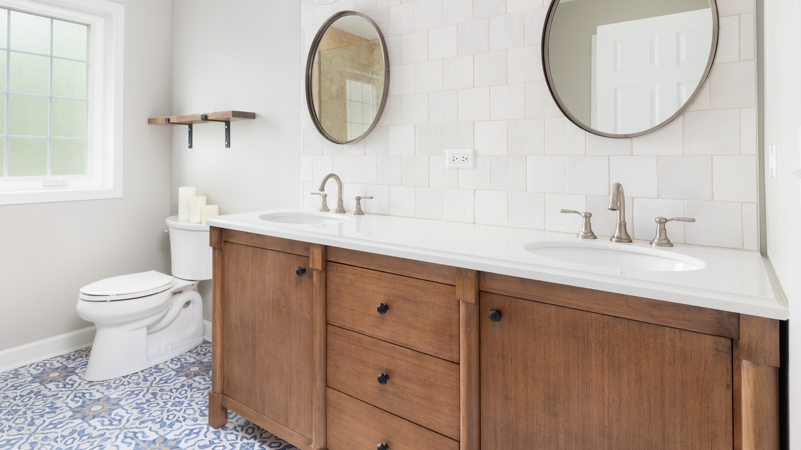 A Beginner's Guide to Various Bathroom Shelves Design