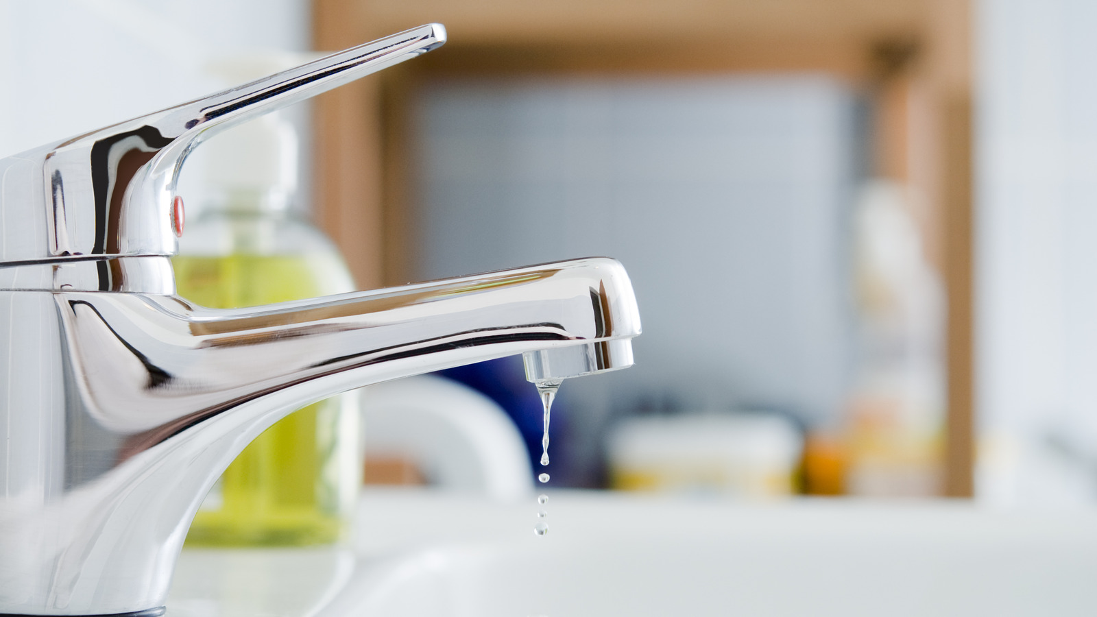 How to Clean a Bathroom Sink and Keep It Looking Pristine