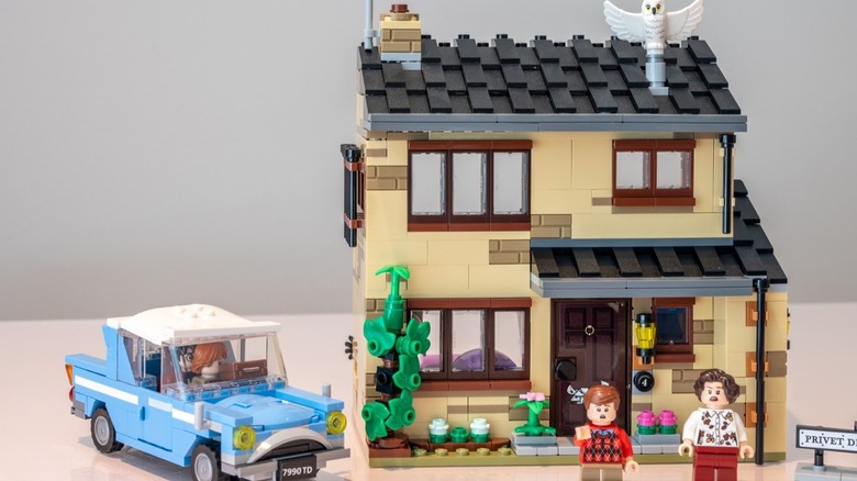 Lego house, car permanent display 