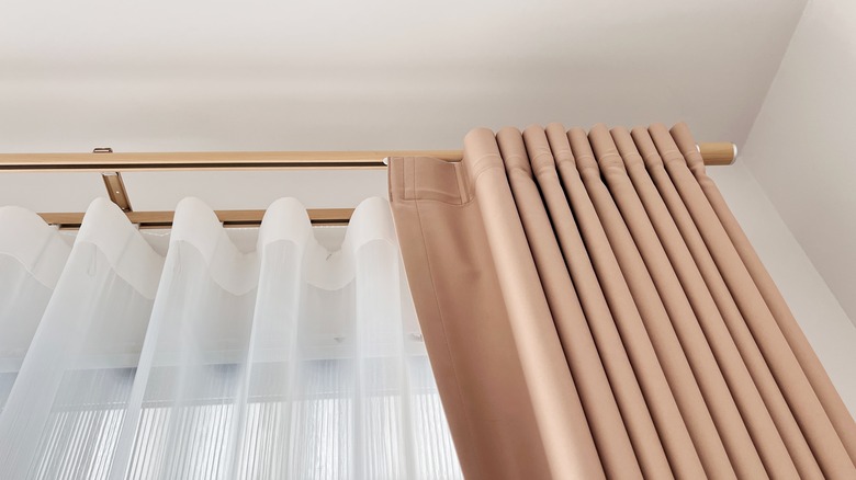 close up curtain rods