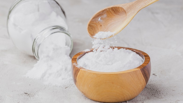 Baking soda in wooden bowl